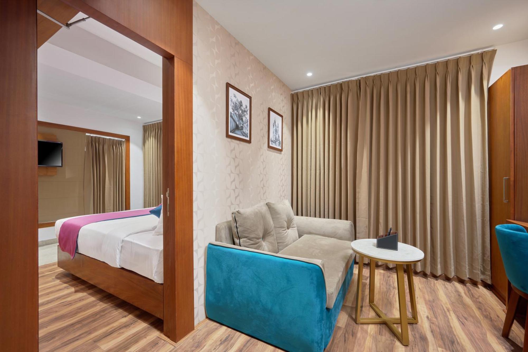 Q-White Crescent Hotel Kochi Exterior foto