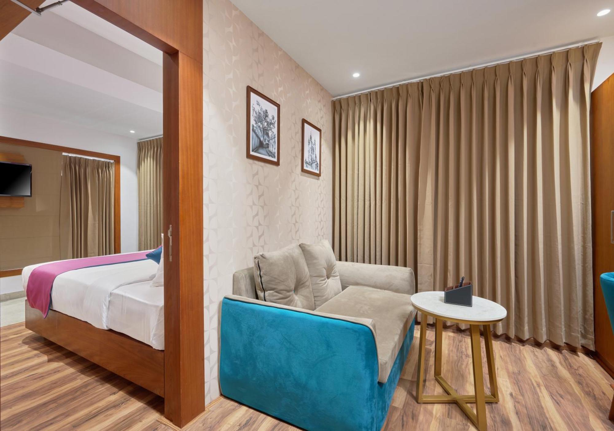 Q-White Crescent Hotel Kochi Exterior foto